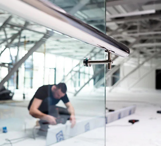 Fort Myers, FL highly skilled glass repair technicians